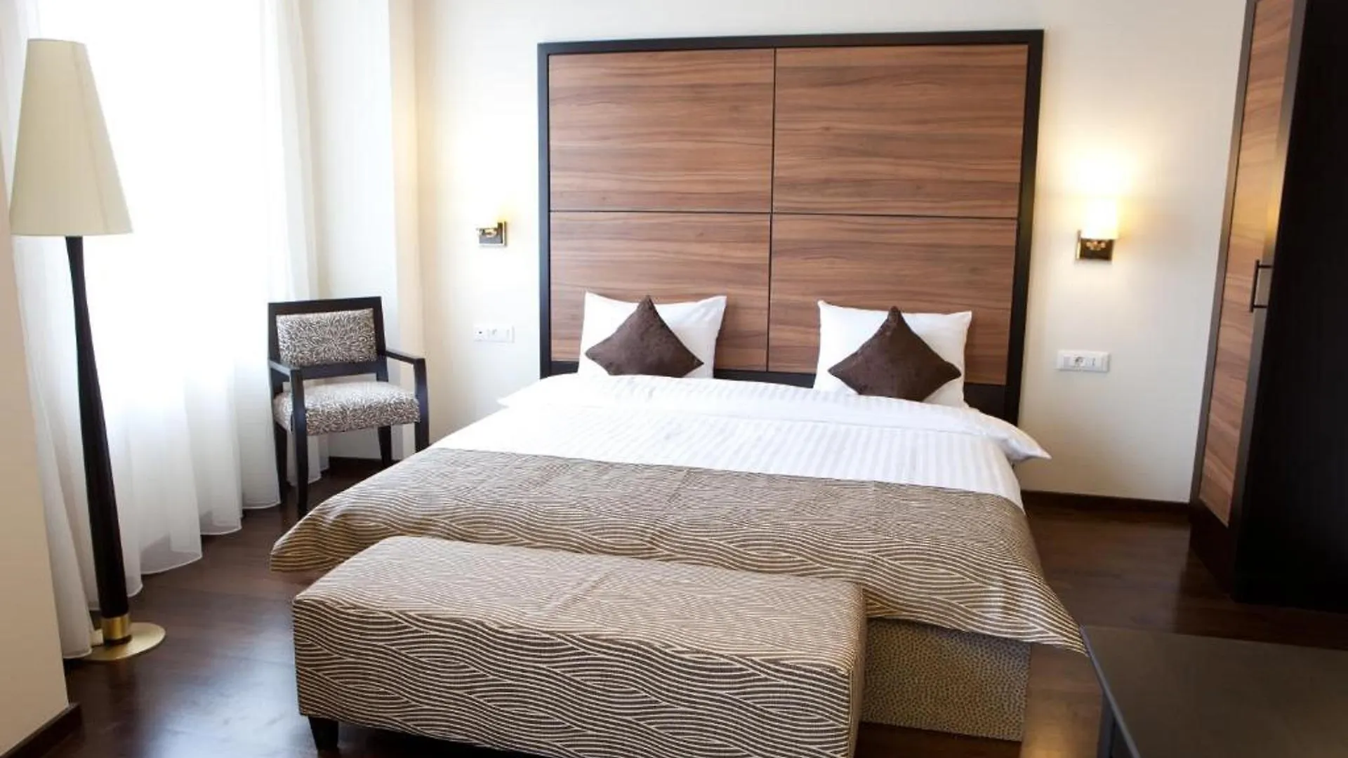 Europa Royale Bucharest Hotel 4*,